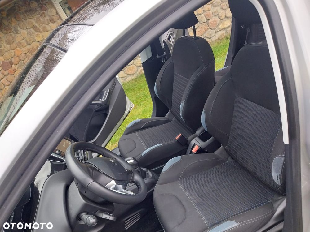 Peugeot 208 - 26