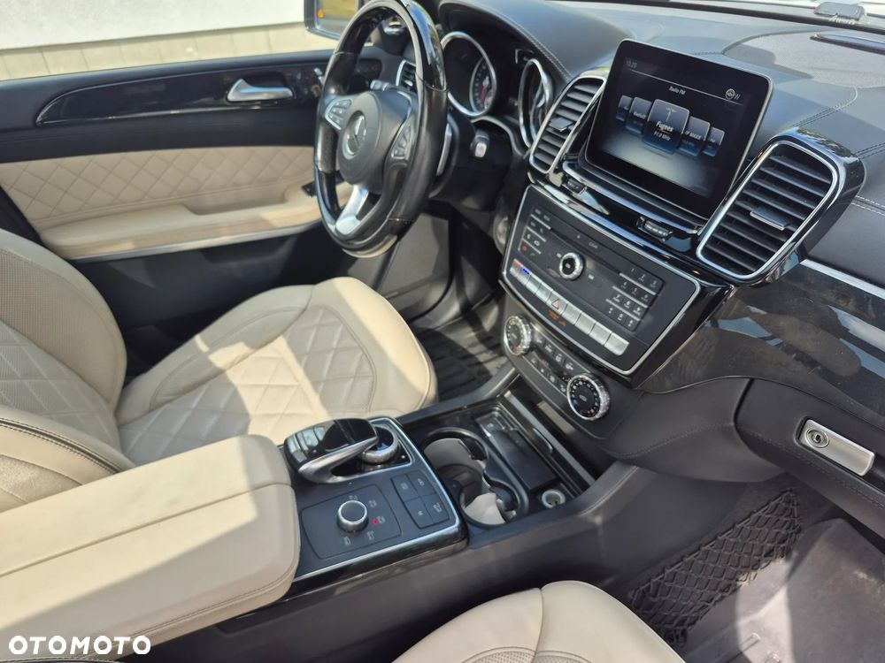 Mercedes-Benz GLS - 29