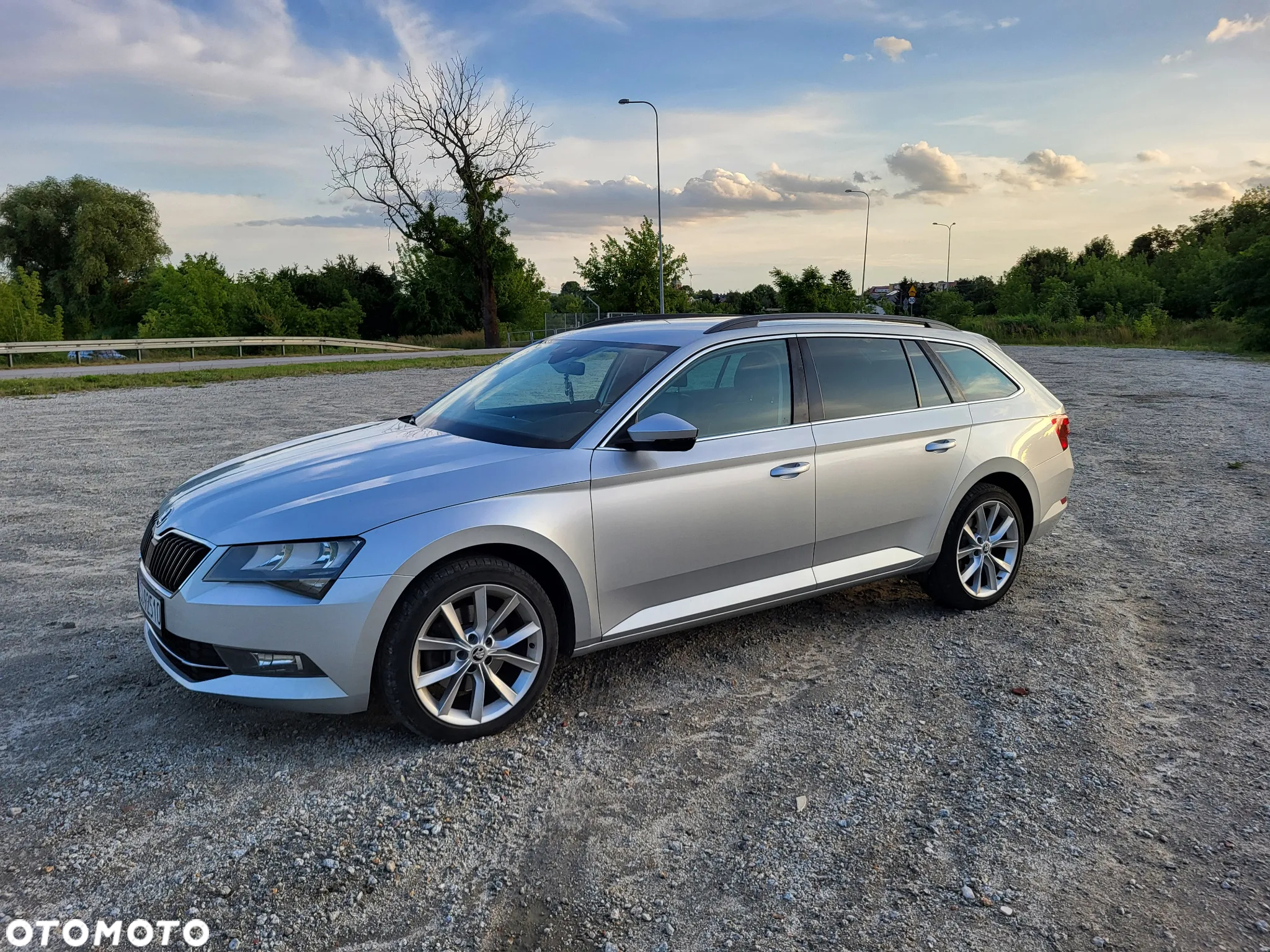 Skoda Superb Combi 2.0 TDI DSG Style - 4