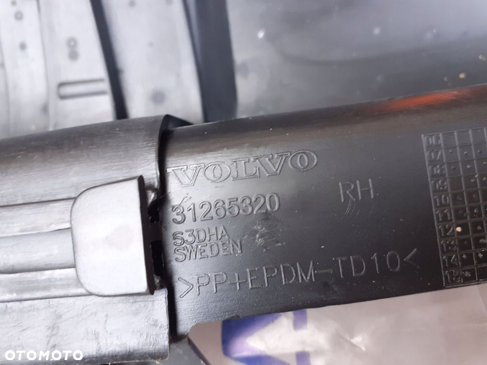 Listwa progowa prawa do Volvo XC70 07-16 31265316. - 6