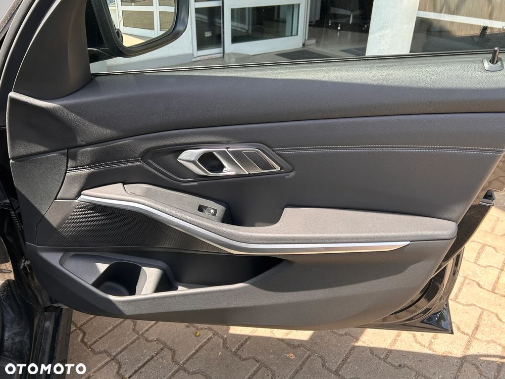 BMW Seria 3 320e xDrive Advantage sport - 18