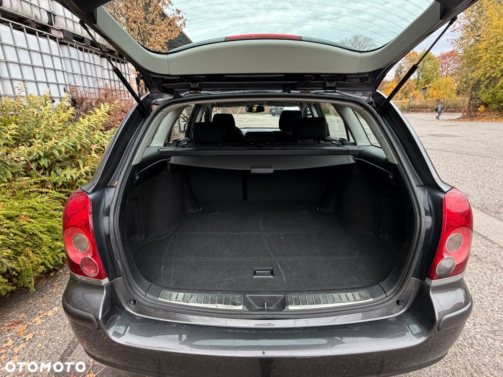 Toyota Avensis 2.0 D-4D Sol+NAVI - 13