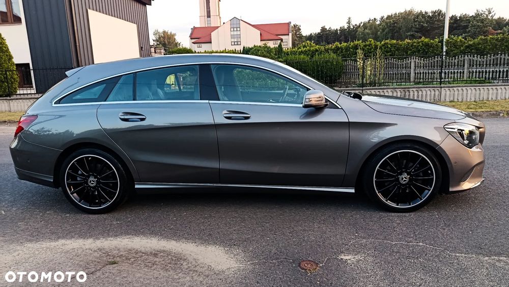 Mercedes-Benz CLA 180 7G-DCT UrbanStyle Edition - 28
