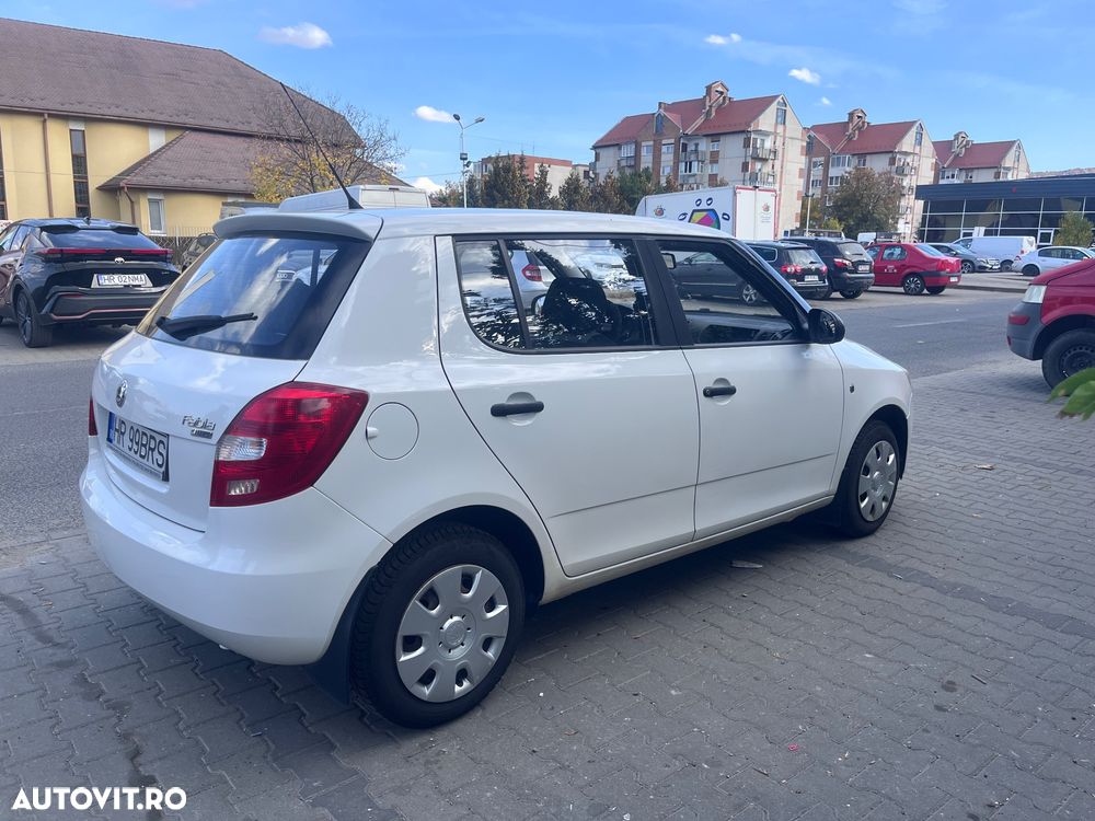 Skoda Fabia 2010 photo 5