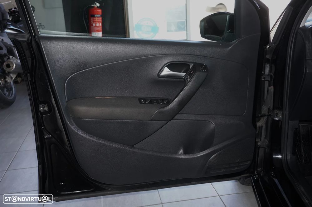 VW Polo 1.0 (Blue Motion ) Trendline - 19