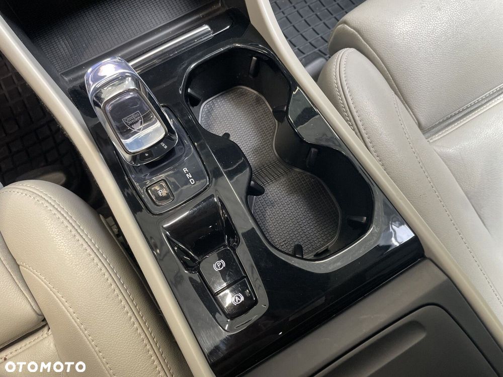 Volvo XC 40 D4 AWD Inscription - 16