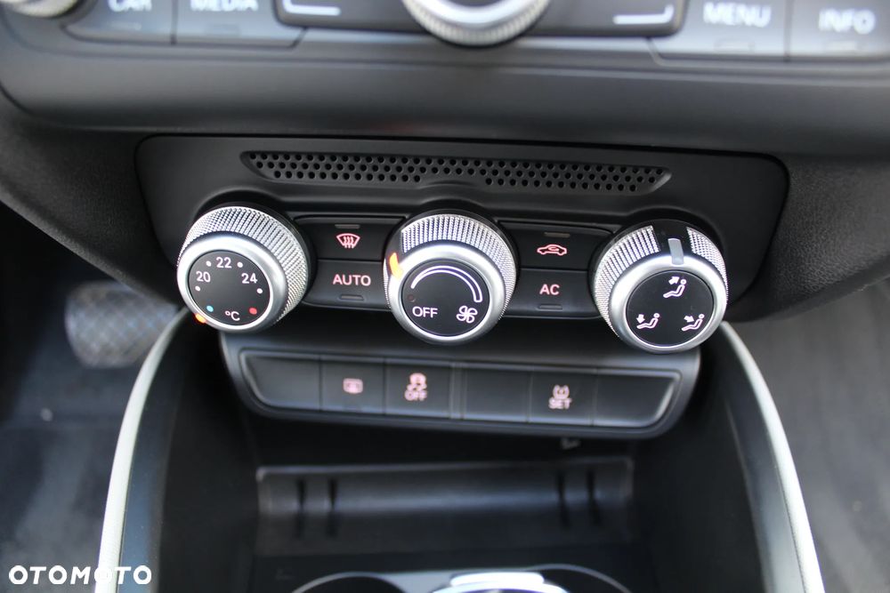 Audi A1 3-drzwiowe 1.4 TFSI S tronic S line edition - 29