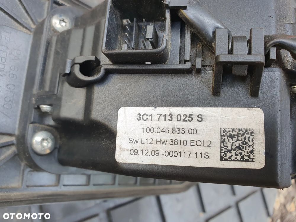 VW PASSAT B7 WYBIERAK DŹWIGNIA BIEGÓW GAŁKA AUTOMAT 3C1713025S - 3