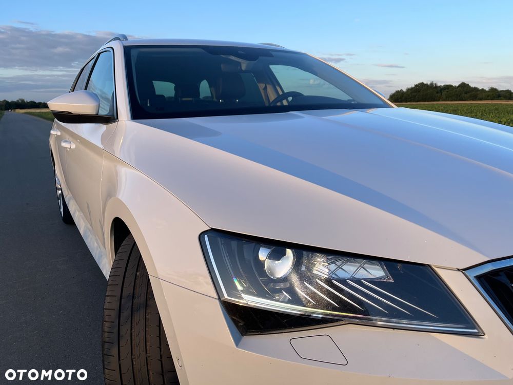 Skoda Superb 2.0 TDI Premium Edition - 21
