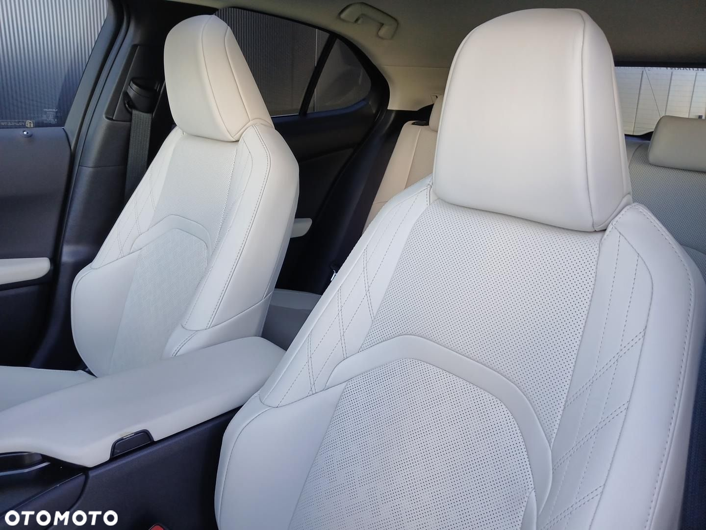 Lexus UX - 11