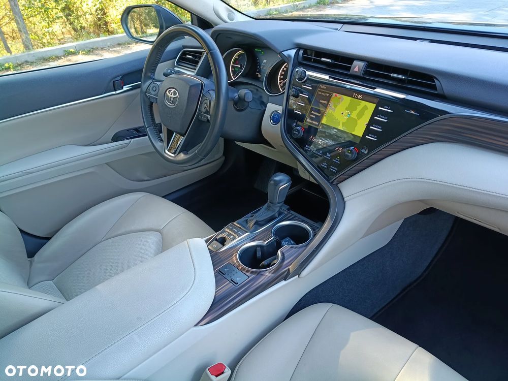 Toyota Camry 2.5 Hybrid Executive CVT - 8