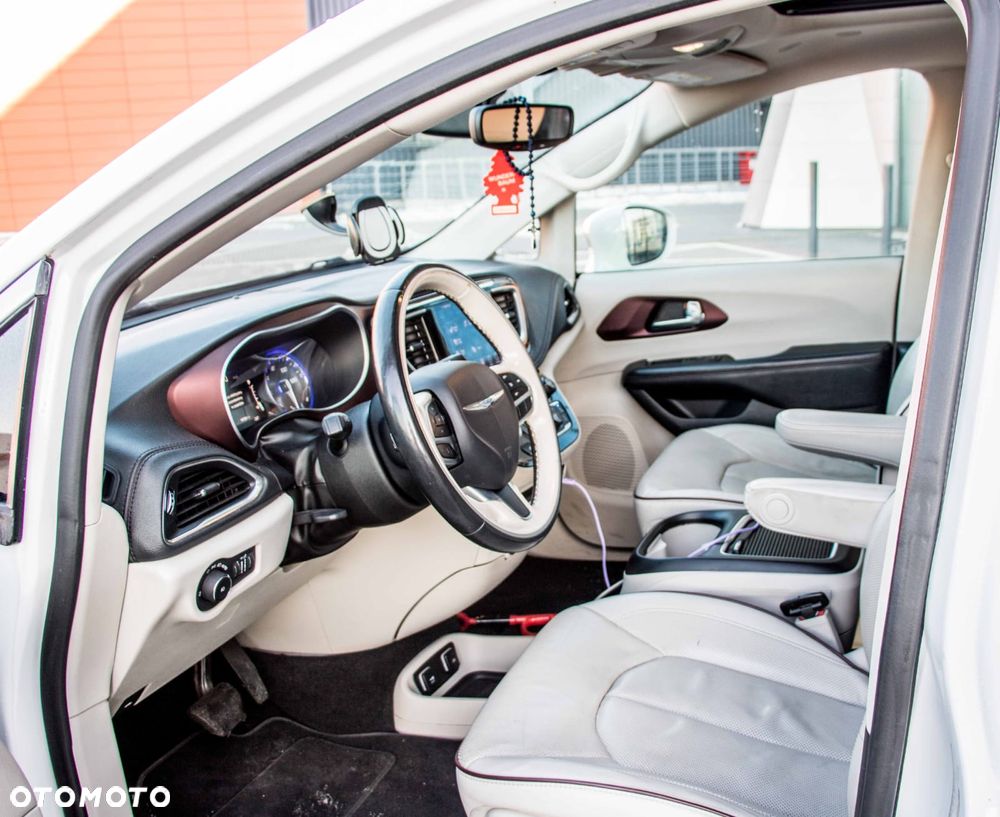 Chrysler Pacifica - 14