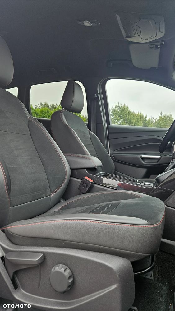 Ford Kuga 2.0 TDCi 4x4 ST-Line - 29