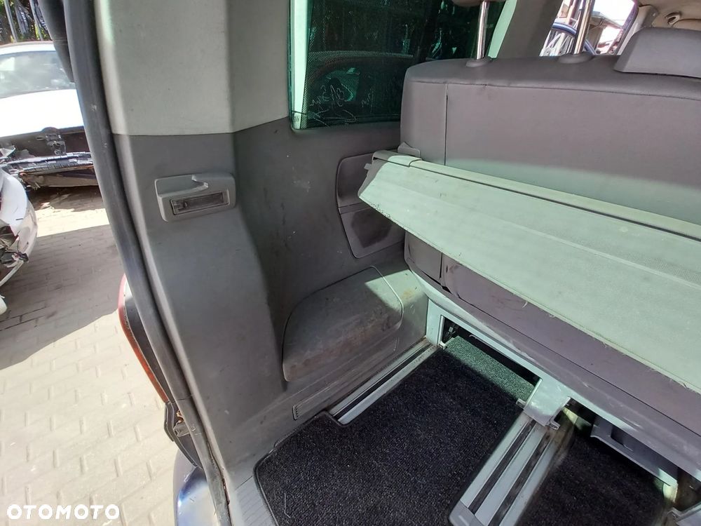 VW TRANSPORTER T5 MULTIVAN KOMPLETNA PRZEKŁADKA FOTELI DYWANÓW PODSUFITKI BOCZKI SŁUPKI NA MULTIVAN KOMPLET Z STOLIKIEM I ROLETĄ SKÓRA ALCANTARA - 12