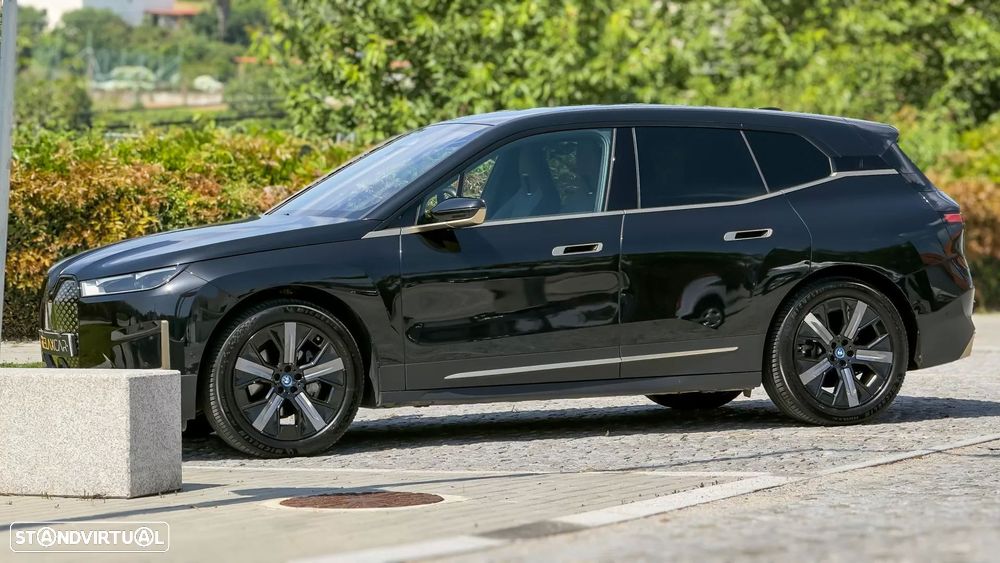 BMW iX xDrive 40 - 11