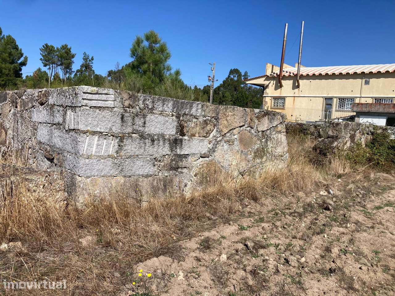 Terreno adequado para parque de camiões, em Fornos De Algodres. - Grande imagem: 4/9