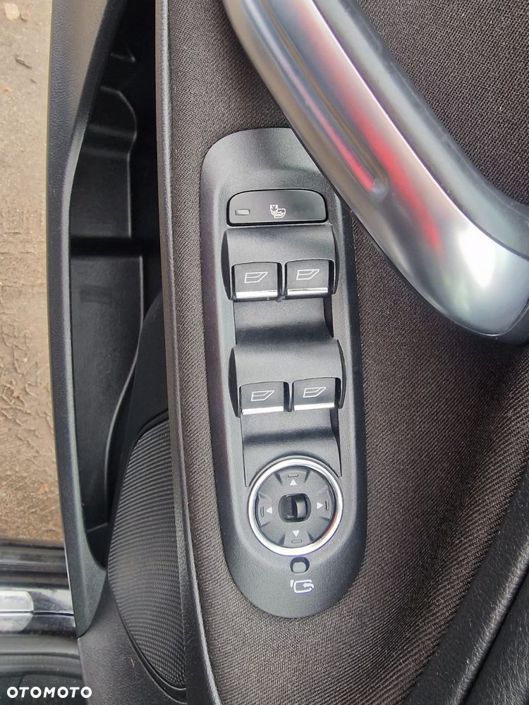 Ford S-Max 2.0 TDCi DPF Titanium - 17