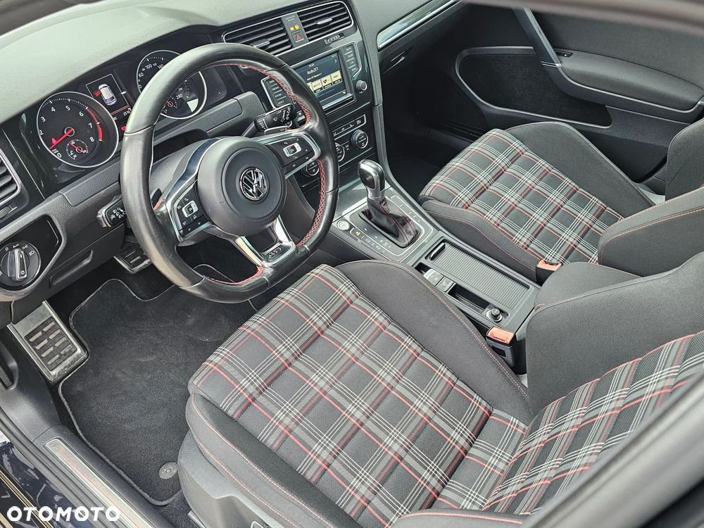 Volkswagen Golf - 11