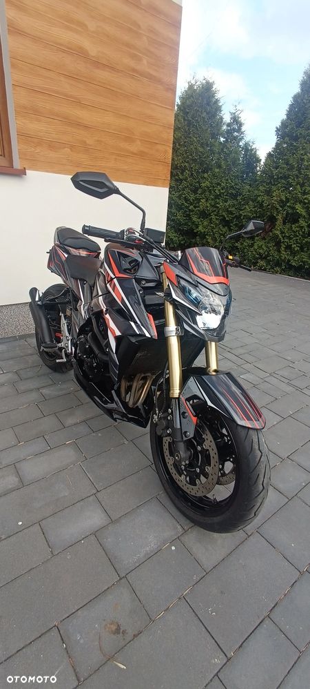 Suzuki GSR - 10