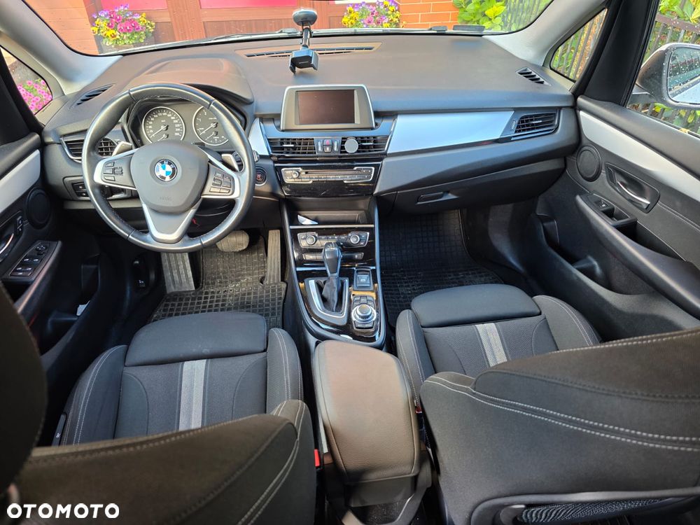 BMW Seria 2 220d xDrive - 6