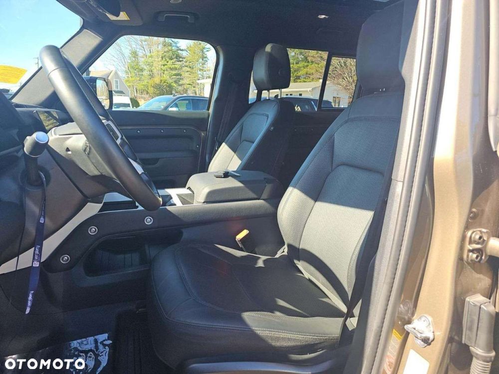 Land Rover Defender - 6