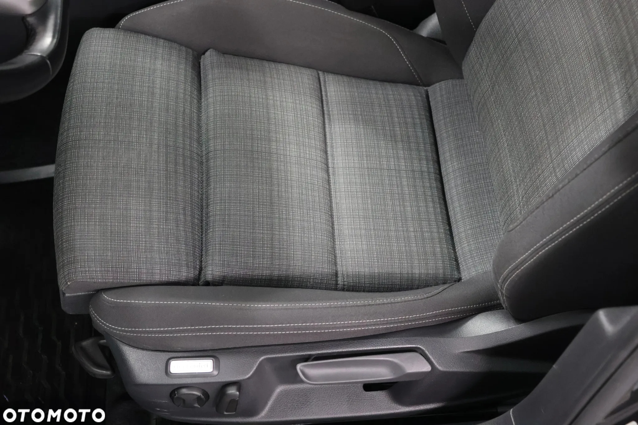 Volkswagen Passat 2.0 TDI EVO Elegance DSG - 16