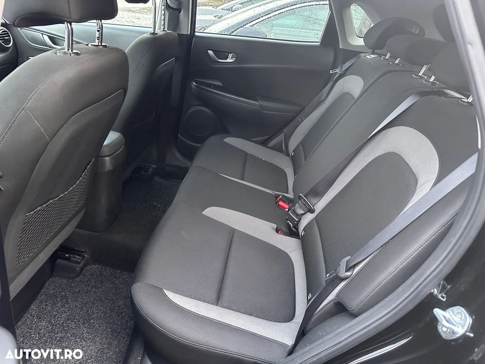 Hyundai KONA - 8