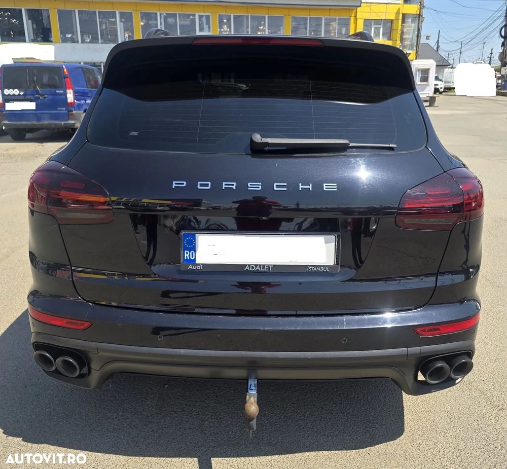 Porsche Cayenne 3.0 L - 6