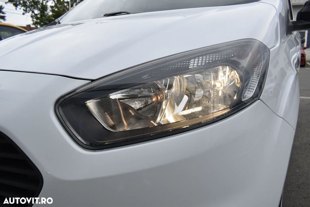 Ford Transit Courier - 30