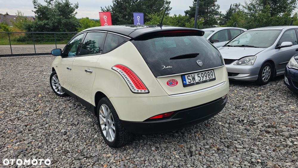 Lancia Delta 1.6 MJ Platino Selectronic - 11