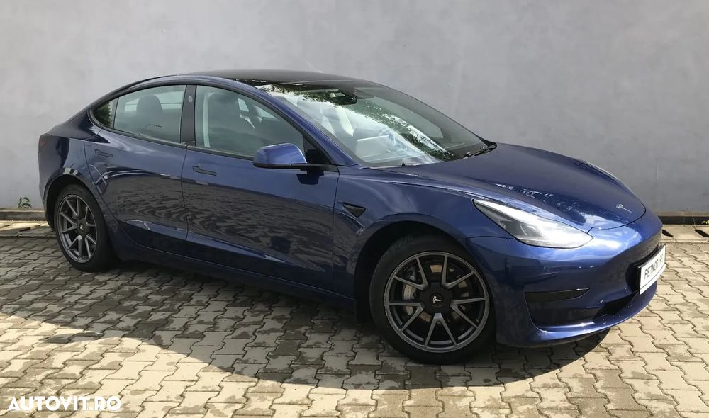 Tesla Model 3 RWD - 3