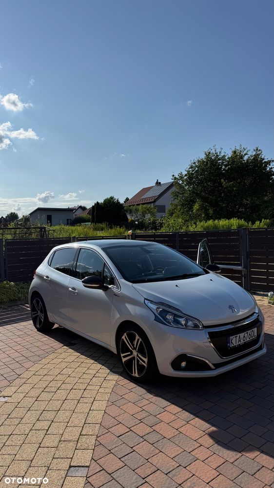 Peugeot 208 - 1