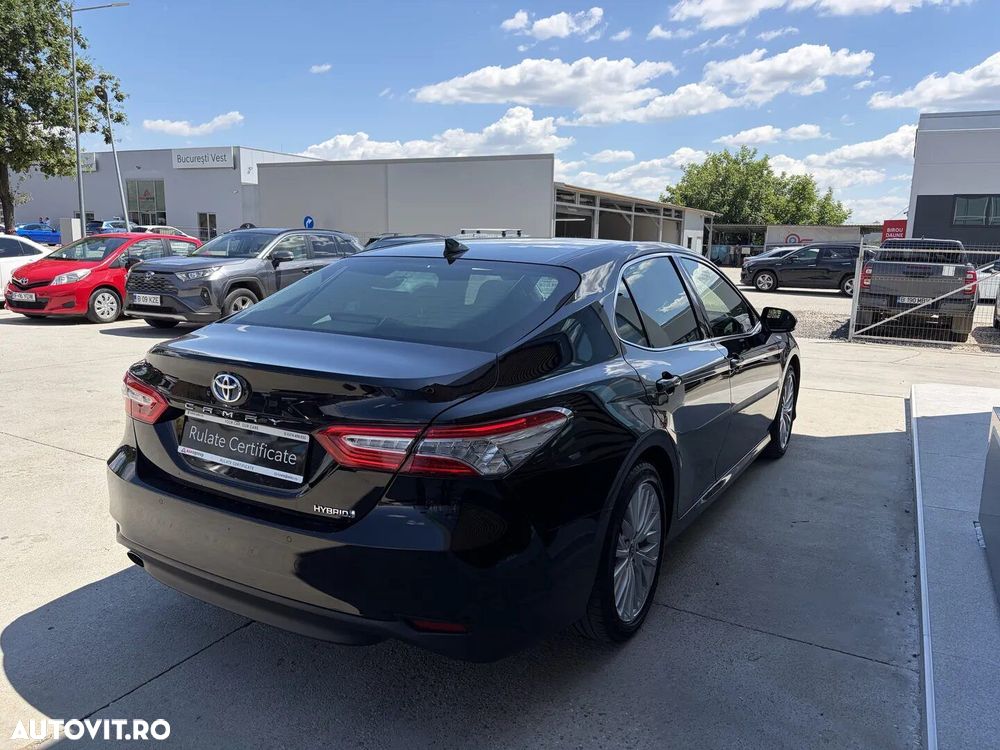 Toyota Camry - 6