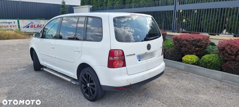 Volkswagen Touran - 4