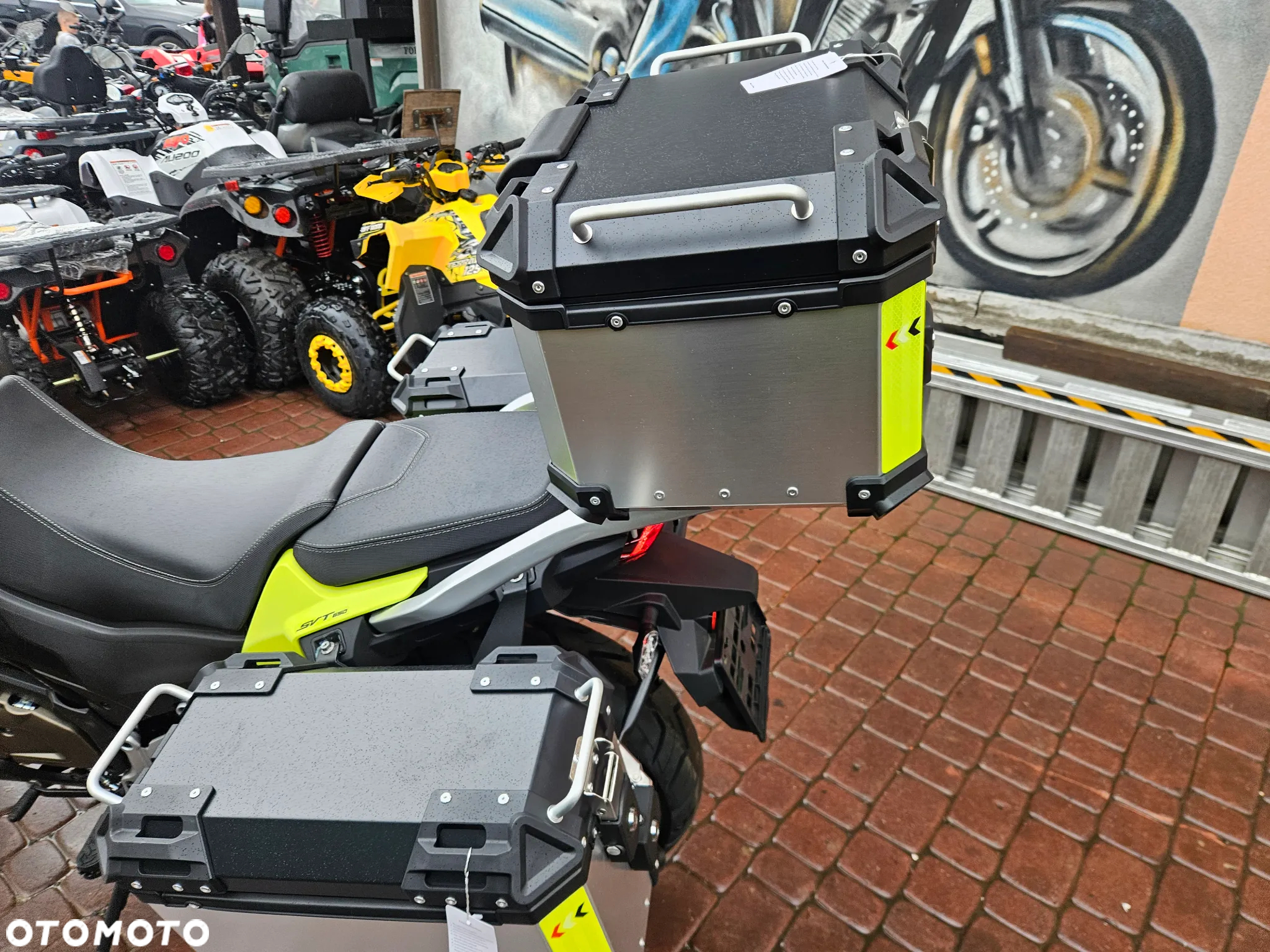 QJMOTOR SVT 650 - 18