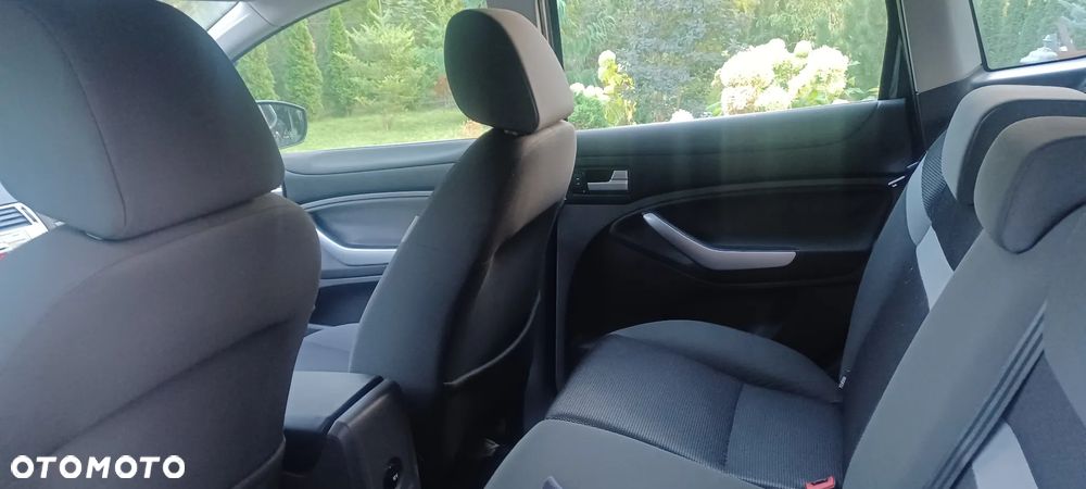 Ford Kuga - 10
