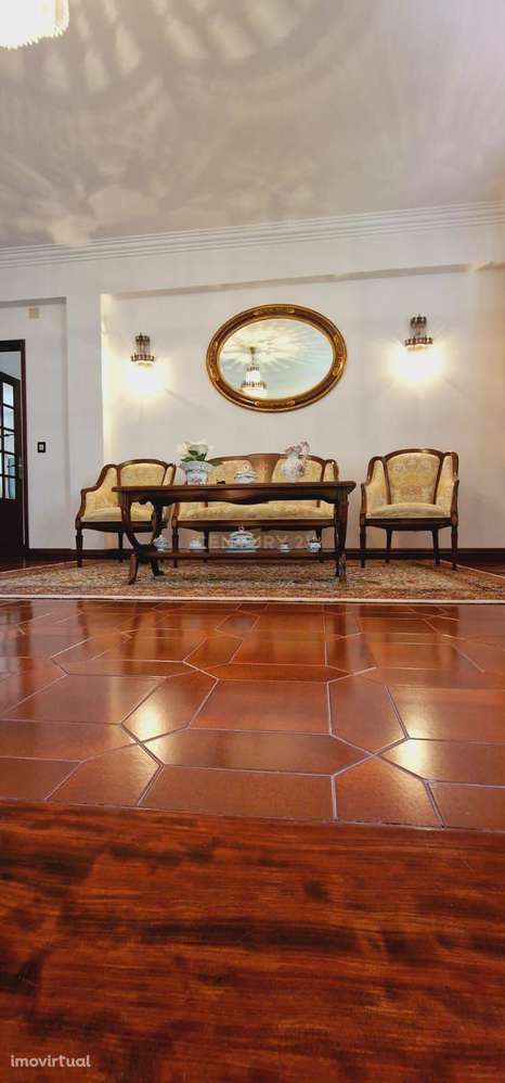 Moradia isolada com terreno de 800mt - Grande imagem: 2/51