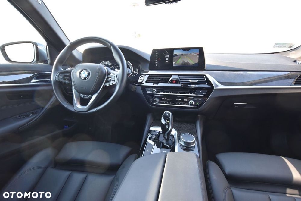 BMW Seria 5 530i xDrive Sport Line - 9