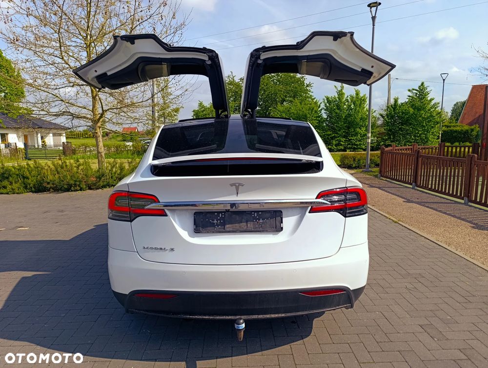 Tesla Model X - 20
