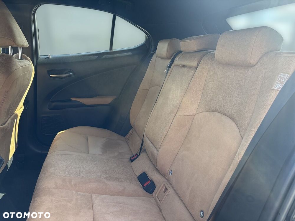 Lexus UX - 16