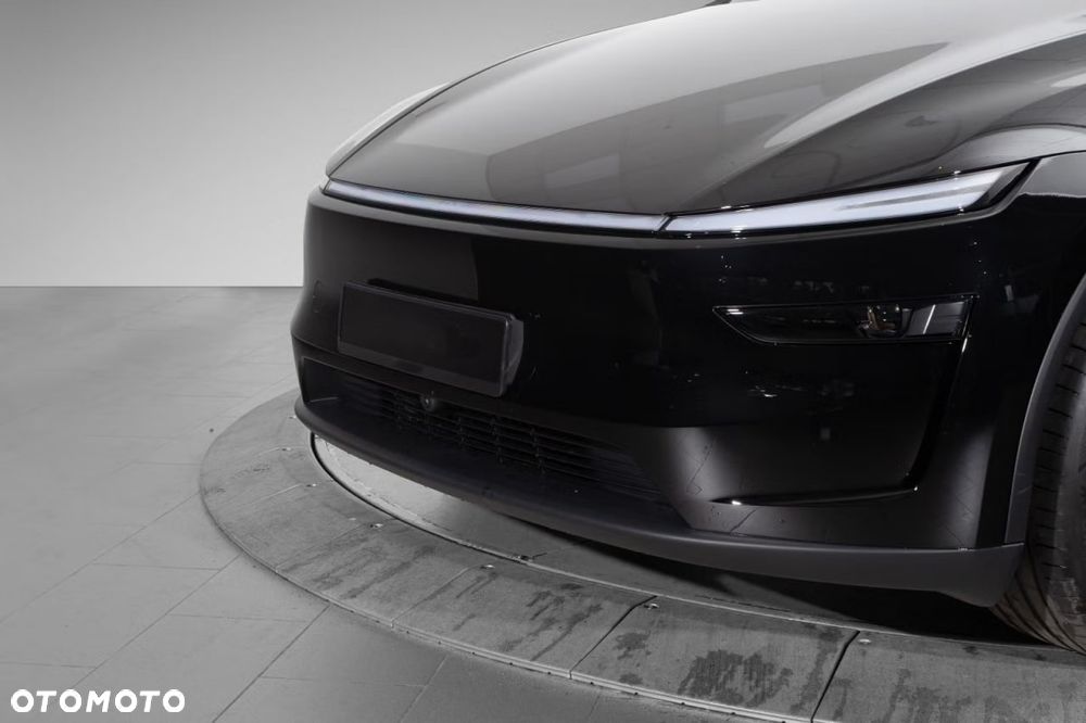 Tesla Model Y Long Range Dual Motor AWD - 4