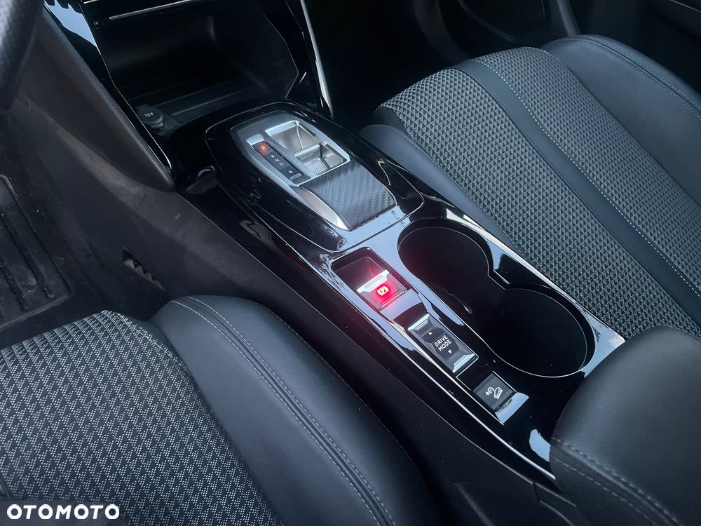 Peugeot 2008 136 GT - 24