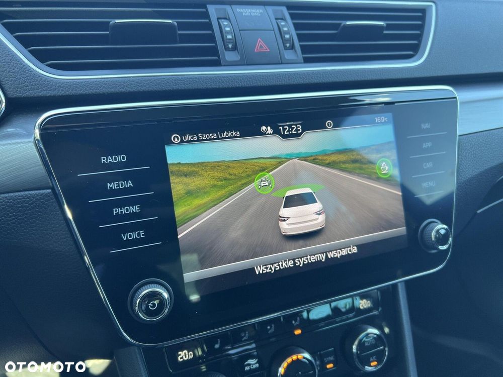 Skoda Superb 2.0 TDI SCR Style DSG - 28
