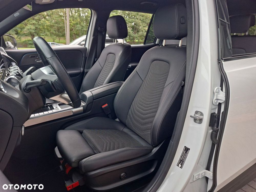 Mercedes-Benz GLB - 13