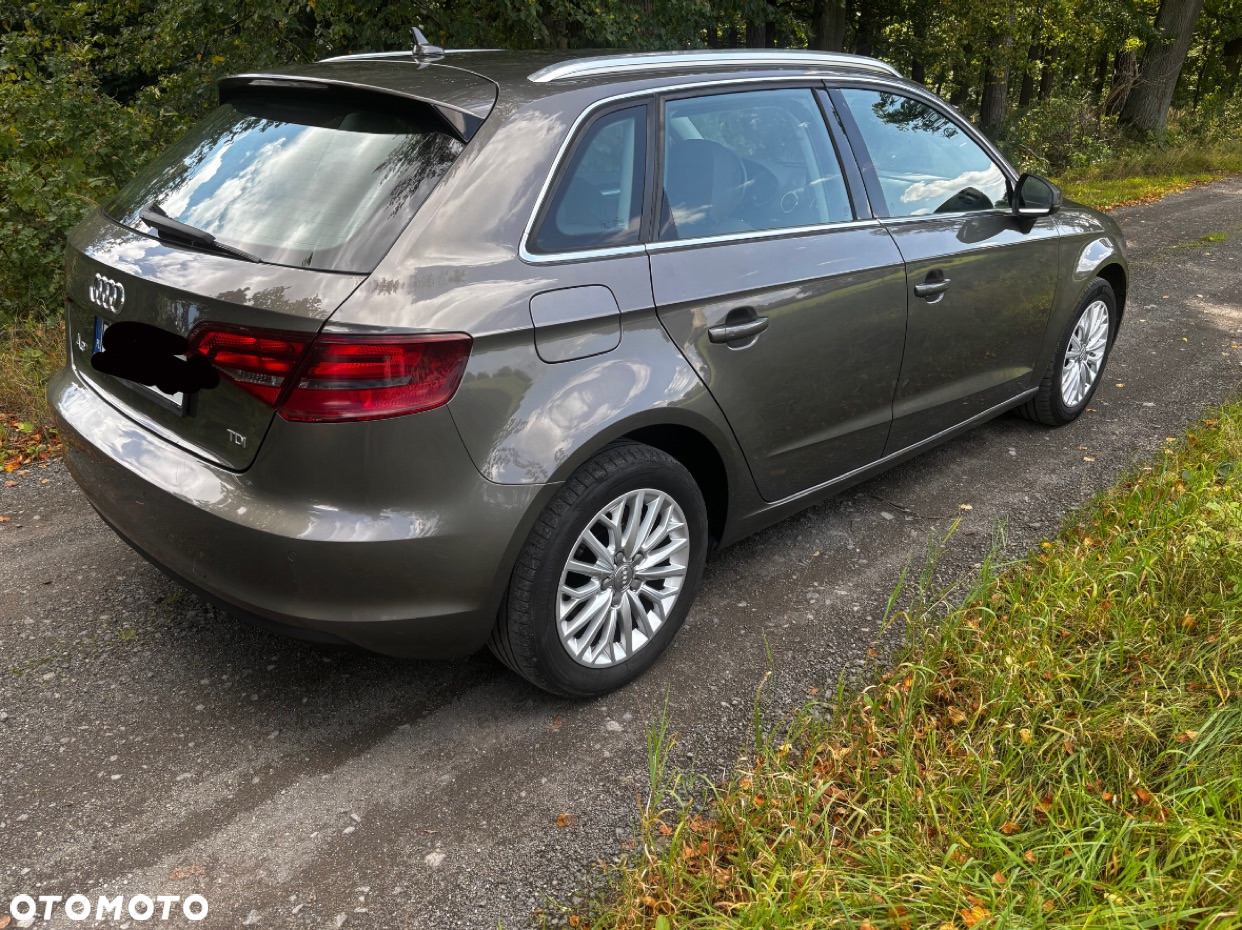 Audi A3 Sportback 1.6 TDI S tronic Ambiente - 2
