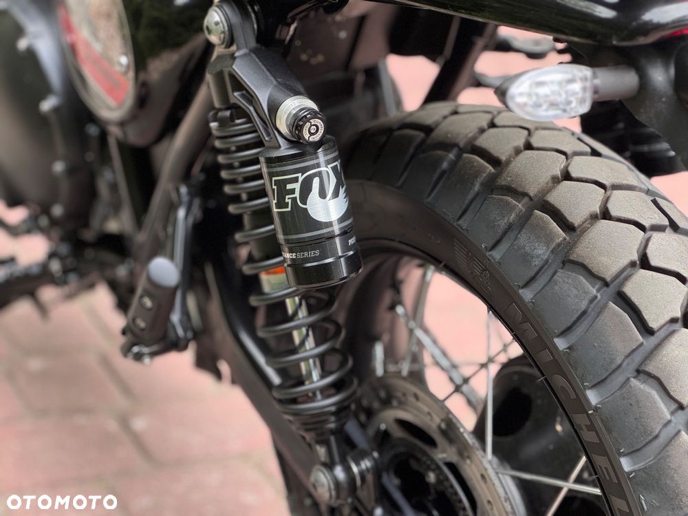 Triumph Street Scrambler - 24