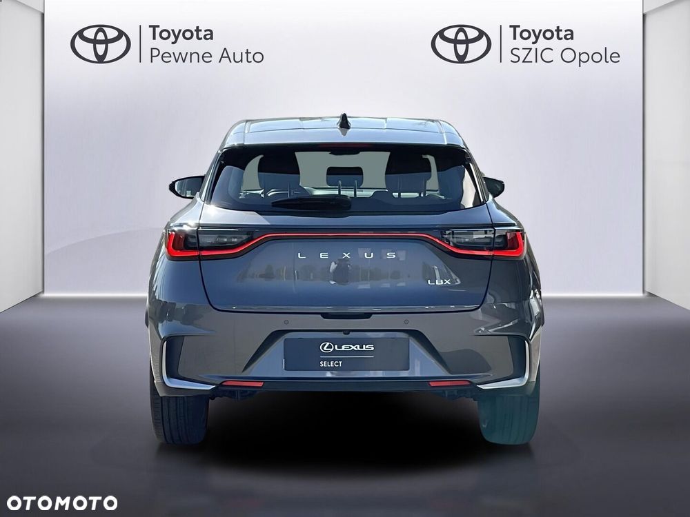 Lexus LBX 1.5 Hybrid - 4