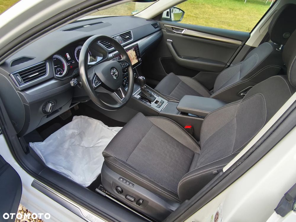 Skoda Superb 2.0 TDI DSG Ambition - 26