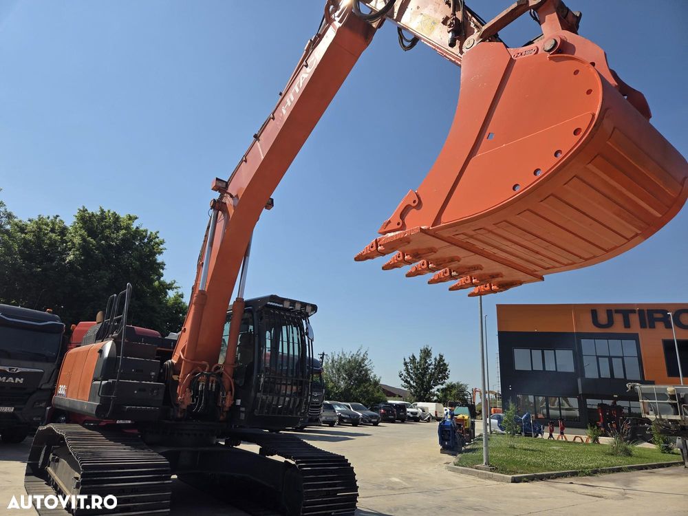 Hitachi ZX300LC-6, 2020, 8.155h, cupa NOUA 1,8m, 31,3 tone, protectie cabina, inst picon pe brate, gresare automata, lant 90% bun doar 700h deplasare, ad sapare 8m, motor Isuzu, 3 pompe hidr HITACHI, camera spate si laterale, STARE BUNA, 94.900 Eur+Tva - 20