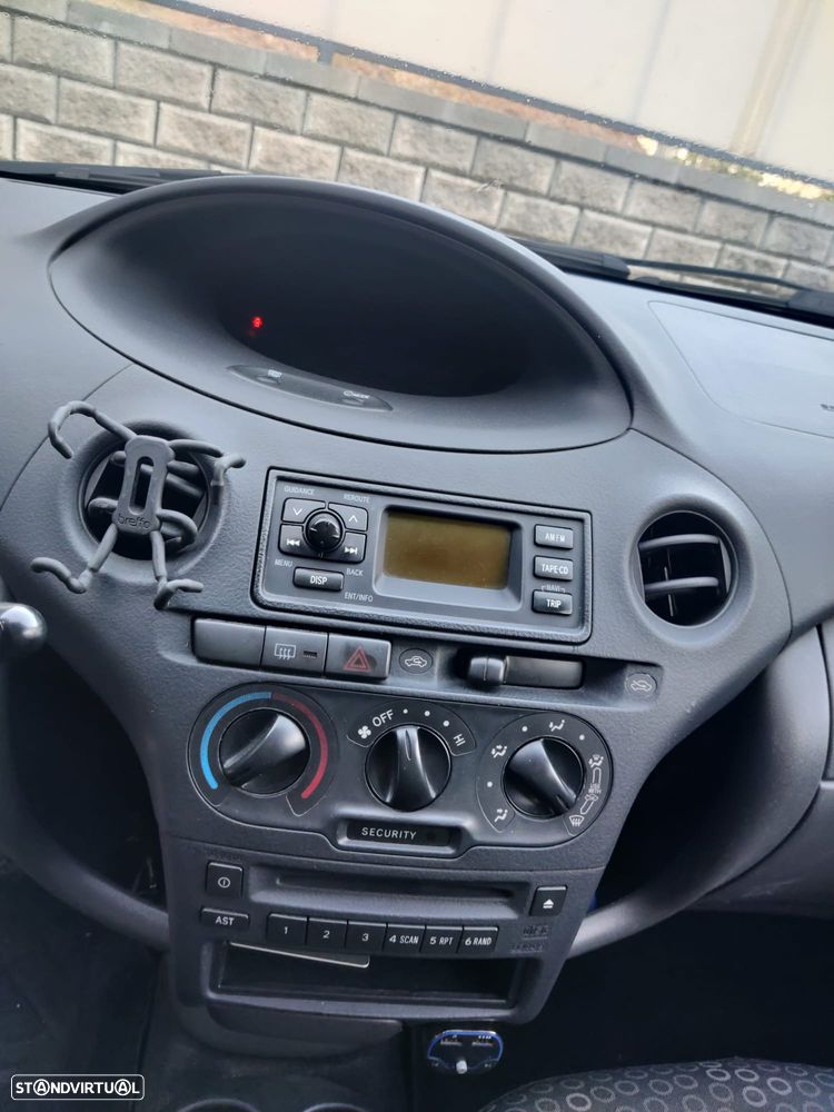 Toyota Yaris 1.0 Sol - 6